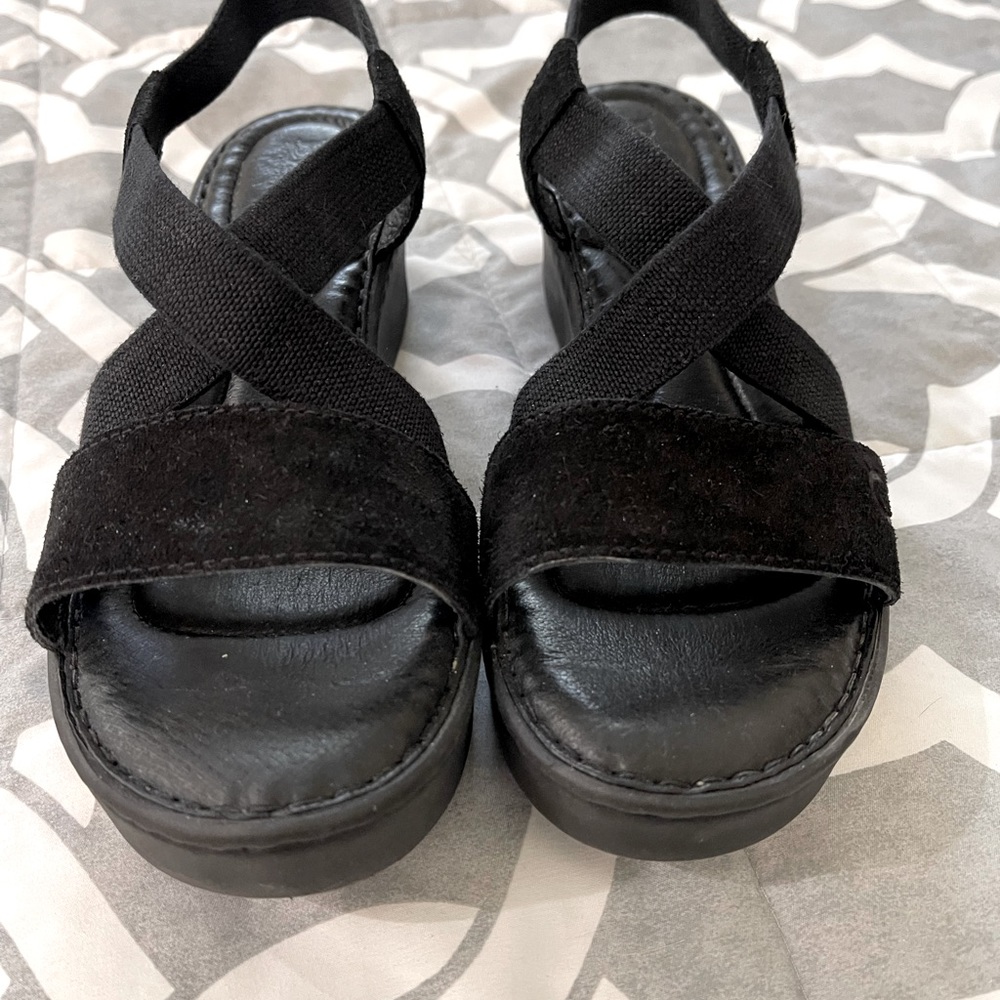 Born black sandals